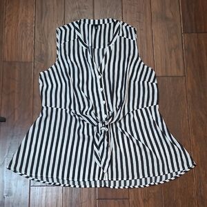 Torrid Black & White Sleeveless Striped Button-Up Blouse size 00 (M/L - 10)